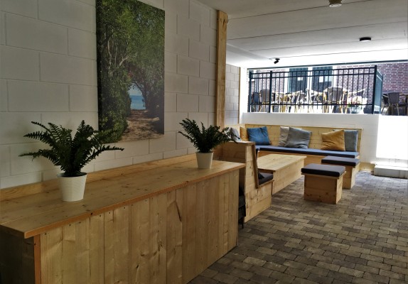 28-groepsaccommodatie-het-uitzicht-terras.JPG
