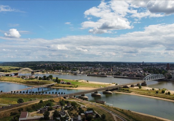 Drone foto Nijmegen.jpeg
